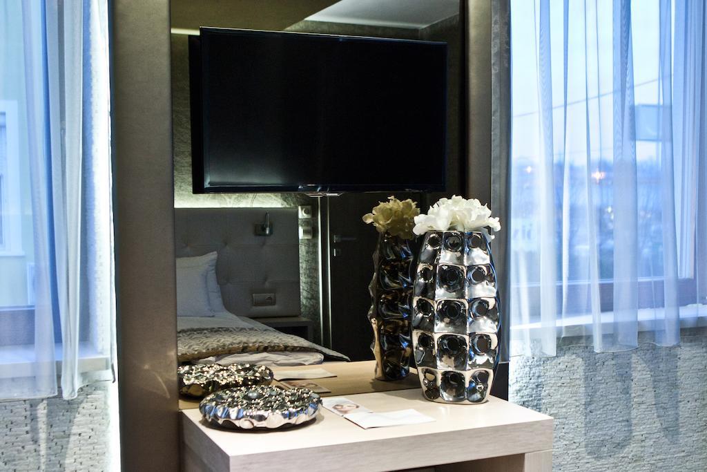 Mirage Hotel Sárvár Buitenkant foto